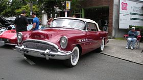 1954 Buick Roadmaster convertible front.jpg